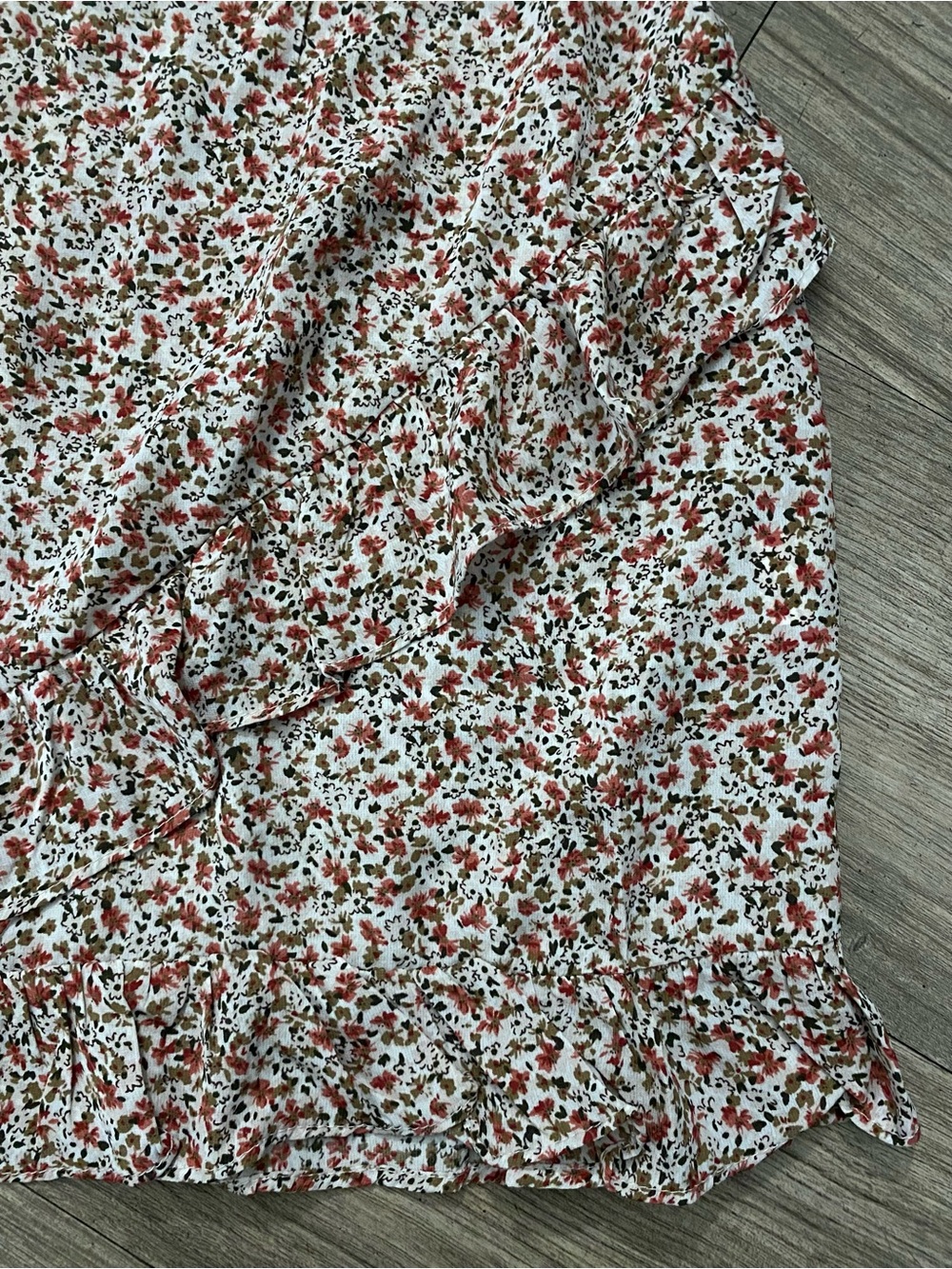 Princess Polly White Mini Skirt with Red Floral Pattern - Picture 2 of 7